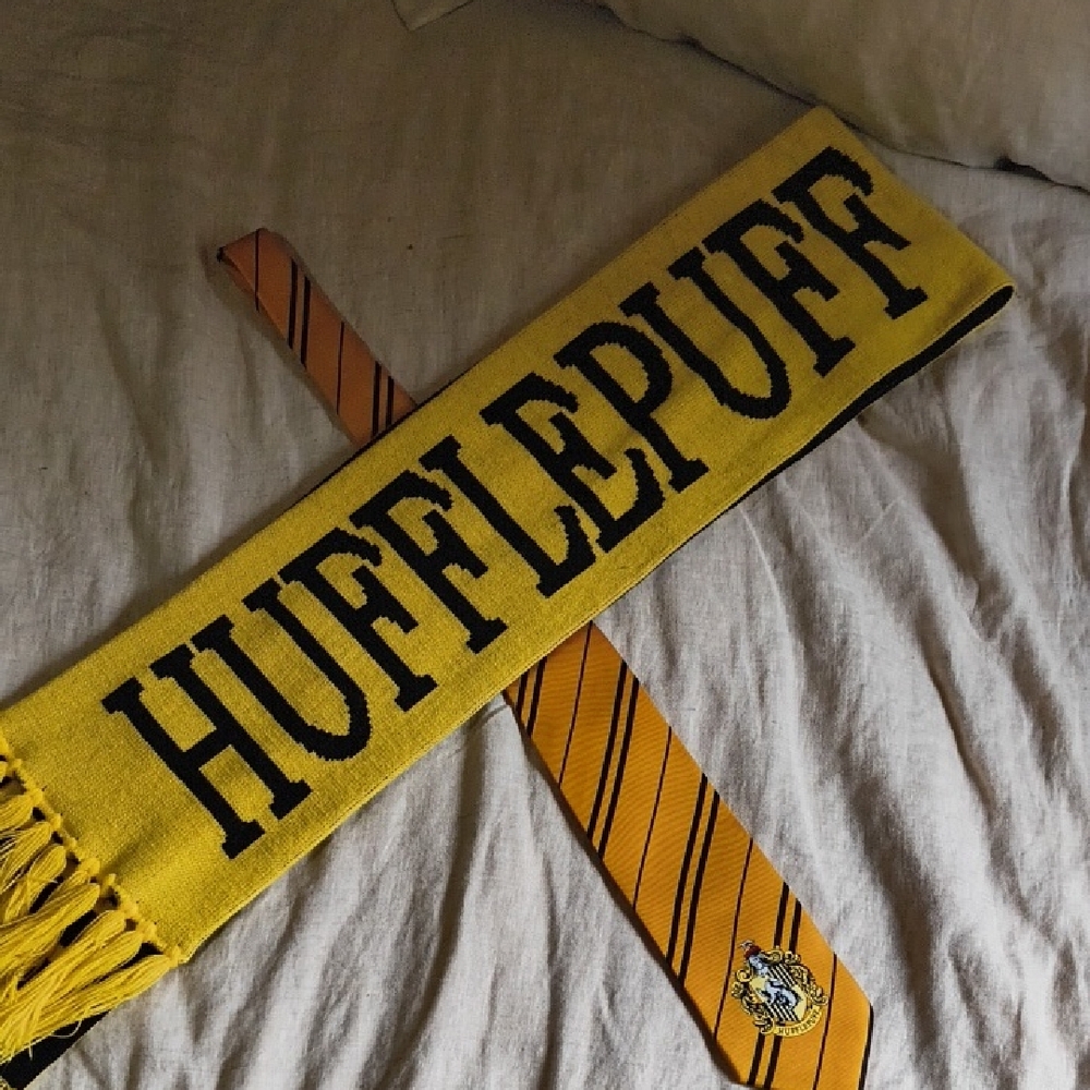 Hufflepuff Harry Potter Hogwarts Reversible Scarf And Tie Combo! Cedric Diggory